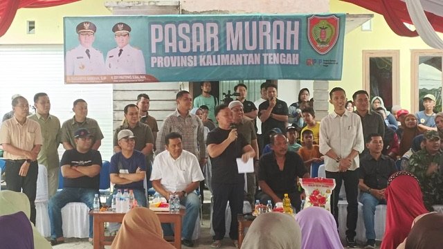 Gubernur Kalteng menyampaikan sambutan pasar murah