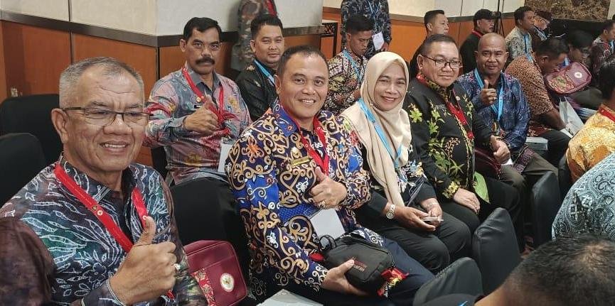 menghadiri