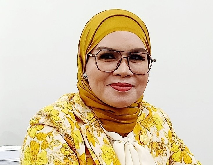 Hj. Sri Neni Trianawati,