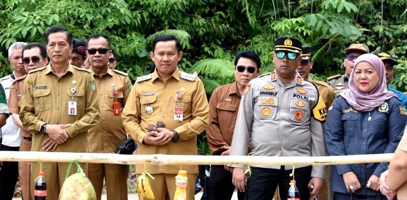 1607-Henny-Hadiri-Kuker-Bupati