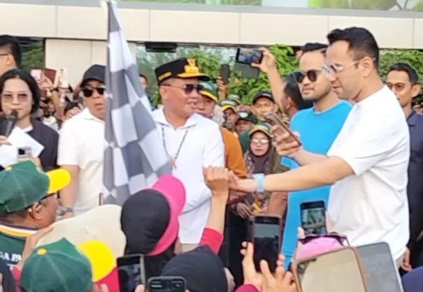 0308.Ribuan Warga Jalan Sehat Bersama Gubernur Kalteng dan Raffi Ahmad