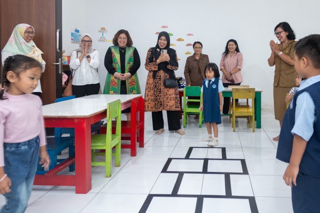 0708.Ketua DWP Pusat Apresiasi dan Beri Motivasi untuk TK Binaan UPR