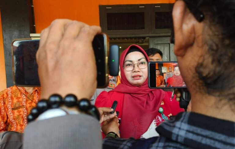 0908.Sekolah Rakyat Jadi Jembatan Pendidikan dan Data Warga Miskin