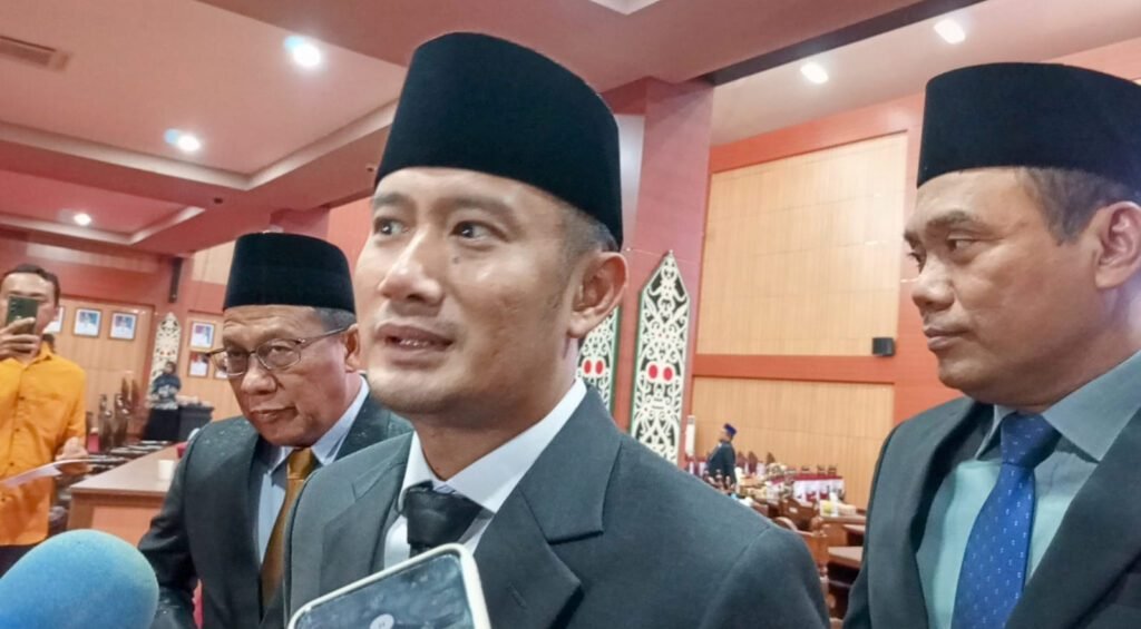 1508.DPRD Palangka Raya Dengarkan Pidato Kenegaraan Presiden