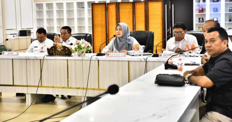 2008.Bupati Kapuas Dukung Proposal Pengelolaan Sampah Terintegrasi