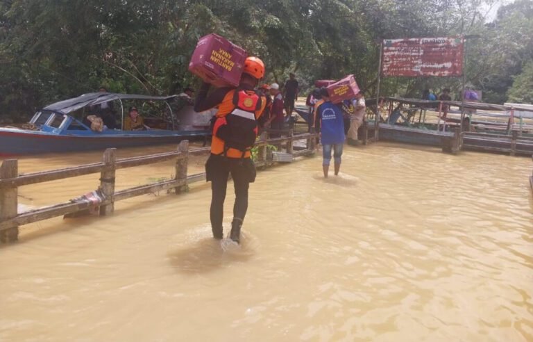2208.Pemkab Kapuas Gercep Bantu Korban Banjir Bandang