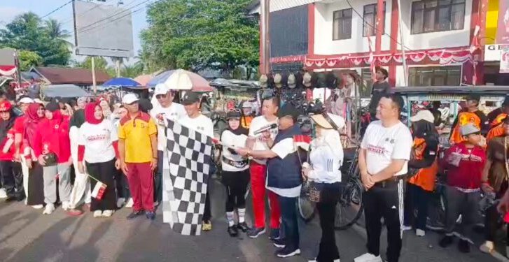 3108.Ribuan Warga Kapuas Padati Jalan Sehat Merdeka