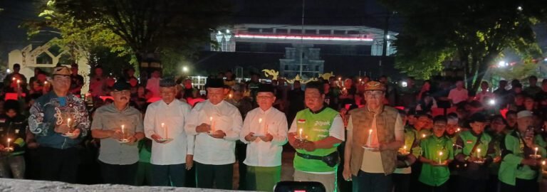 0509.Ojol di Palangka Raya Gelar Doa Bersama di Tugu Soekarno
