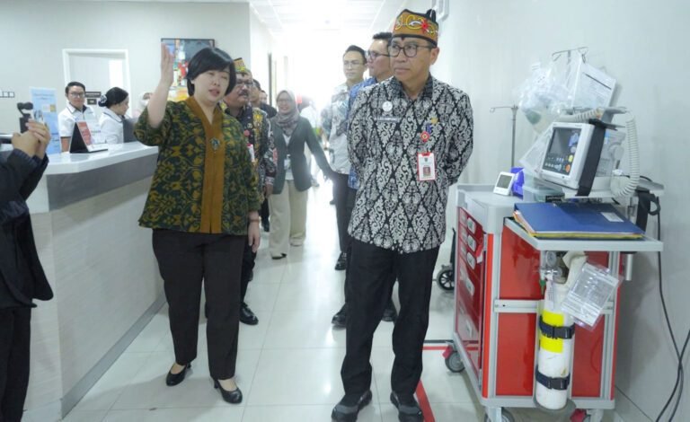 0709.Plt Sekda Kalteng Tinjau Pelayanan RS Siloam