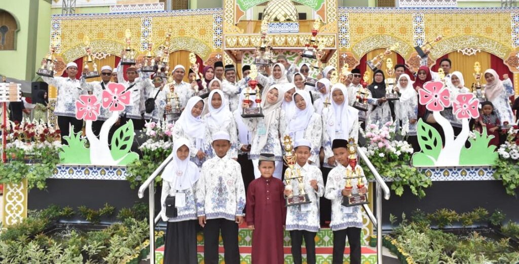 0709.Pulau Petak Sukses Pertahankan Trofi Juara MTQH Kapuas