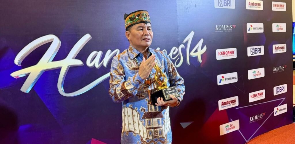 1209.Gubernur Kalteng Raih Penghargaan dari Kompas TV