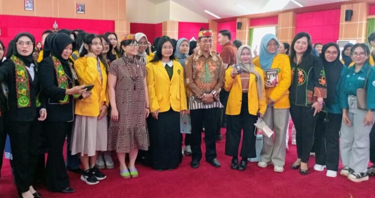 1309.Wamen Dikti-Stek_ Paparan Riset Mahasiswa UPR Salah Satu yang Terbaik di Indonesia