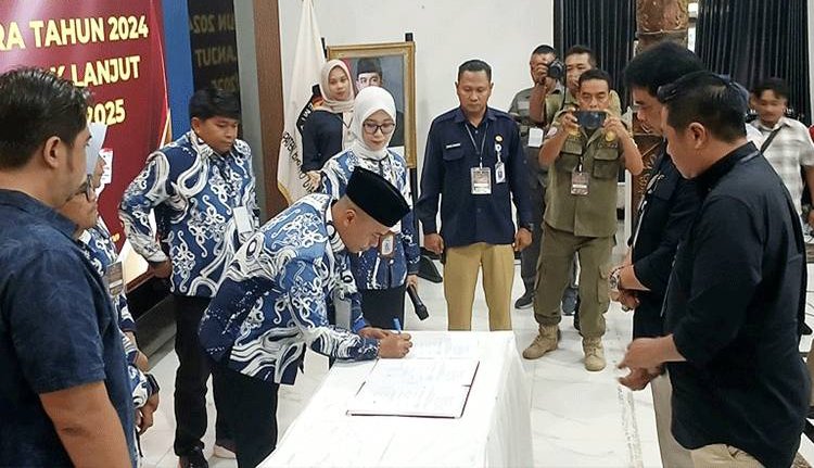 2109.Shalahuddin - Felix Sah Bupati dan Wabup Barut