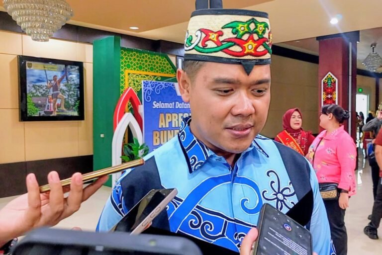 2709.Kalteng Genjot Mutu Pendidikan Lewat Program Satu Desa Satu Pangkuan