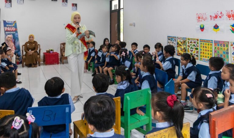 2909.Bunda PAUD Kalteng dan Palangka Raya Kunjungi di TK Bakuwu UPR