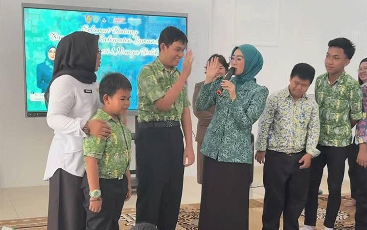 0410.Sentuhan Hati Bunda PAUD Lamandau di Sekolah Khusus Nanga Bulik1