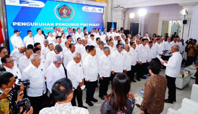 0510.Semangat Persatuan di Monumen Pers