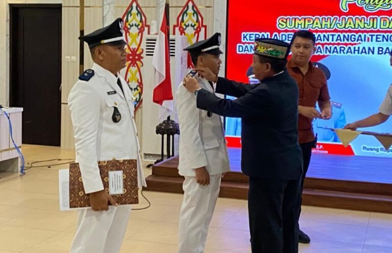 0810.Bupati Kapuas Lantik Dua Kepala Desa Baru, Tekankan Tata Kelola Pemerintahan yang Transparan