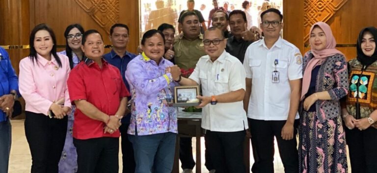 0810.DPRD Kapuas Perkuat Implementasi SIPD 2025 Lewat Kunker ke Jawa Timur