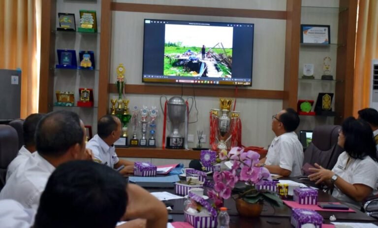 0910.5.385 KK di Kapuas Terdampak Banjir, 309 Rumah Rusak Akibat Puting Beliung