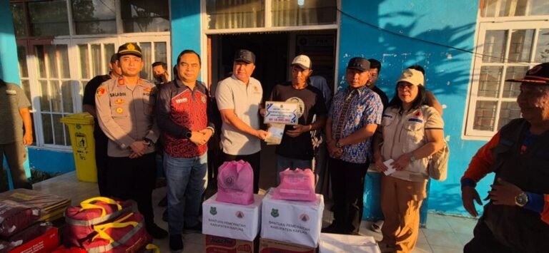 1810.Korban Bencana di Kapuas Tengah Terima Bantuan dari Pemkab Kapuas