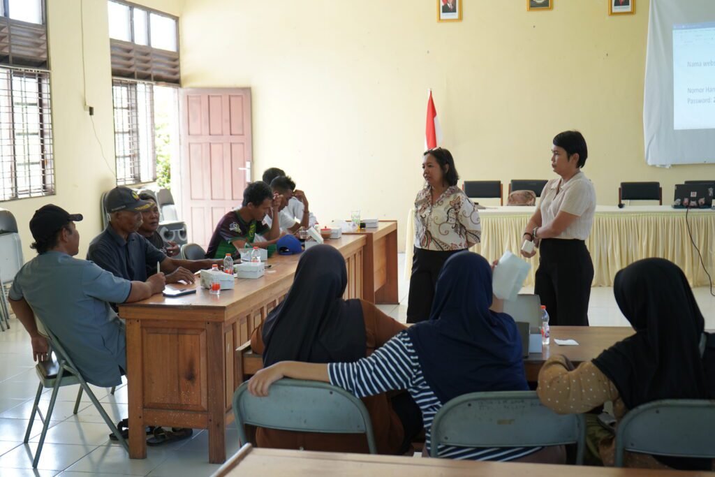 2410.Tim Peneliti UPR dan UNM Evaluasi Aplikasi Pertanian Digital SIPERUT-HARATI