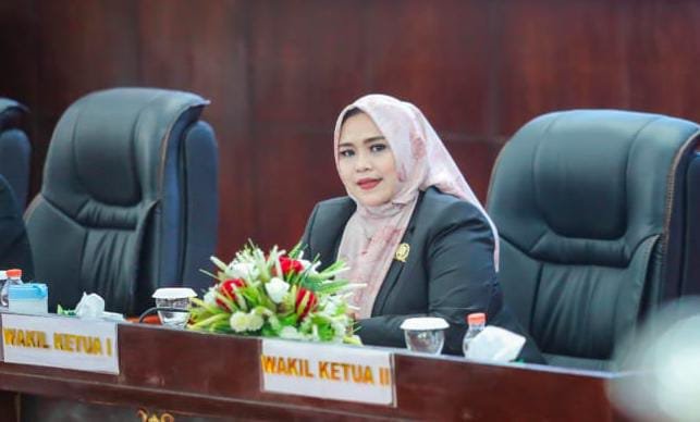 Wakil Ketua I DPRD Murung Raya Dina Maulidah