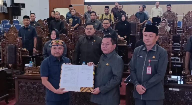 0407.Pemkab dan DPRD Kapuas Sepakati Enam Raperda Jadi Perda