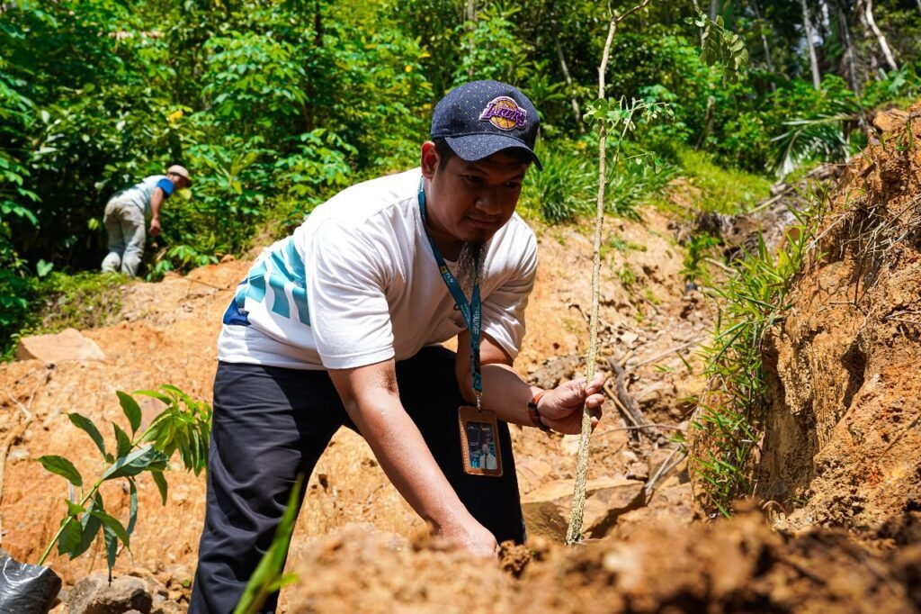0411.PLN Icon Plus Wujudkan Aksi Nyata 17 SDGs Lewat TJSL Serentak di Seluruh Indonesia