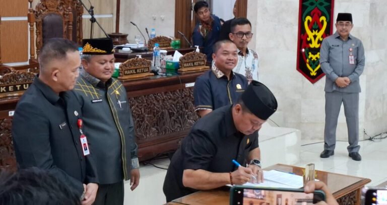 0702.DPRD Kapuas Segera Serahkan Hasil Penetapan Kepala Daerah ke Kemendagri