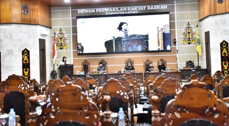 0807.DPRD Kapuas Bahas Pandangan Fraksi terhadap Raperda Perubahan APBD 2025