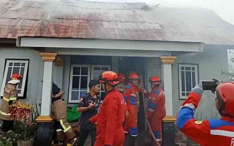 0911.Api Lalap Rumah dan Mobil di Karanggan 2 Palangka Raya