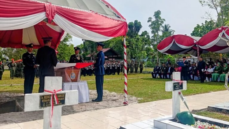 1011.Letnan Muda II Cornelius Willem Dimakamkan dengan Upacara Militer di Hari Pahlawan