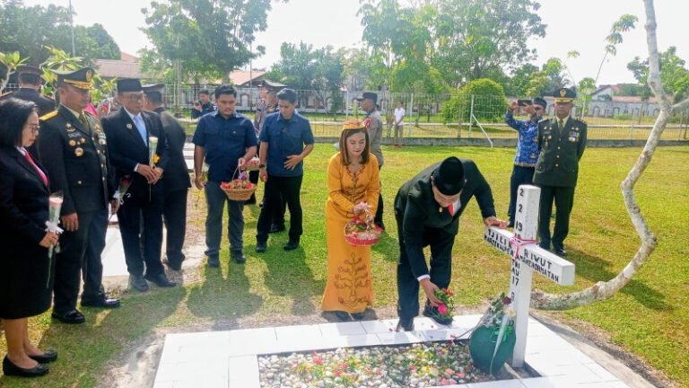 1011.Peringatan Hari Pahlawan di Palangka Raya Berlangsung Khidmat