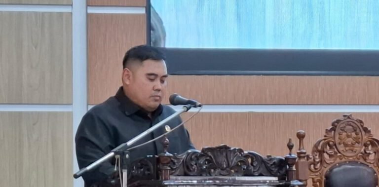 1106.Fraksi Golkar Soroti Proyek Taman dan PDAM Kapuas