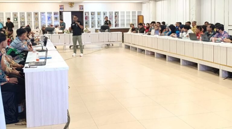 1311.Pemkab Kapuas Tingkatkan Kapasitas PPID dan Humas Lewat Bimtek Komunikasi Publik