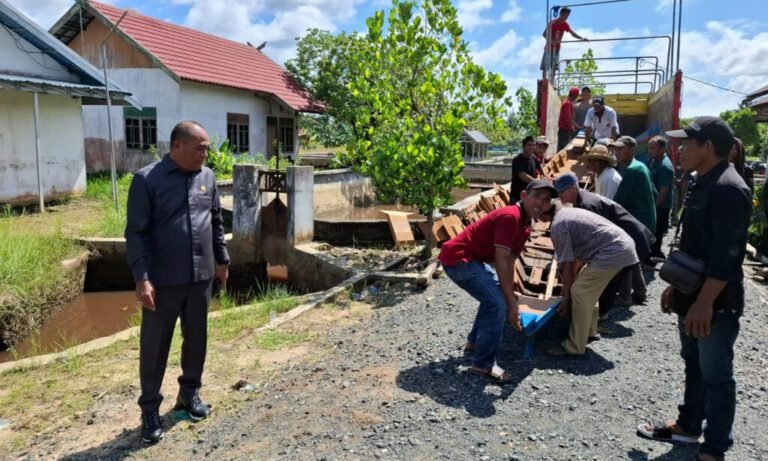 1404.Wakil Rakyat Apresiasi Bantuan Perahu kepada Nelayan