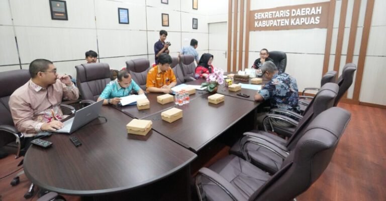 1411.Pemkab Kapuas Tetapkan PNS Berprestasi