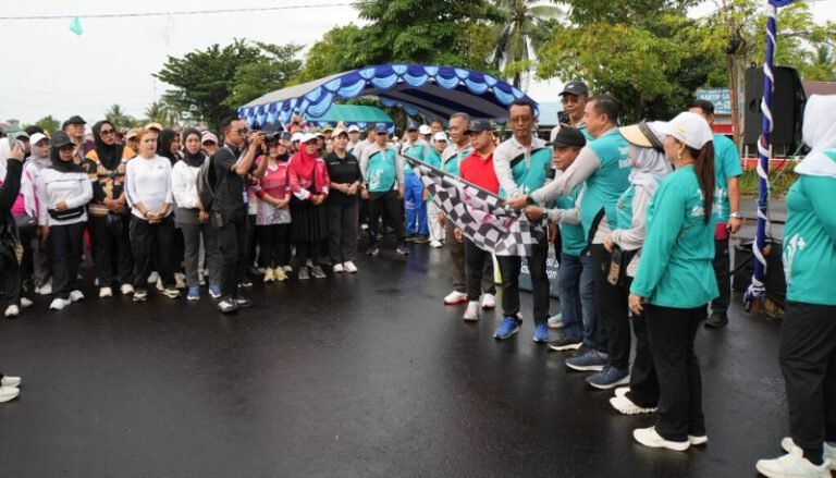 1611.Fun Walk dan Cek Kesehatan Gratis Dorong Masyarakat Hidup Sehat