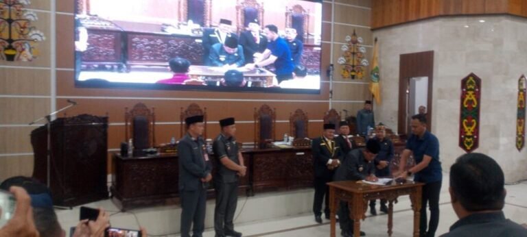 2411.DPRD dan Pemkab Kapuas Sahkan RAPBD 2026