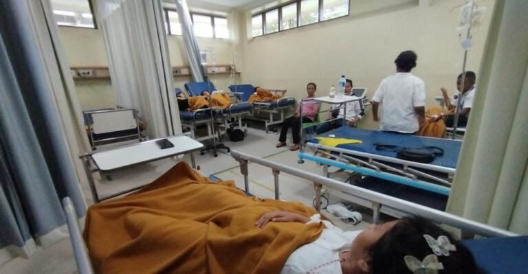 2411.Puluhan Peserta Pesparani Diduga Keracunan Makanan