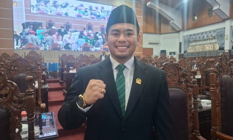 2702.Arhensa Dorong Peningkatan Fasilitas Sepak Bola di Kapuas