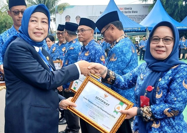 0212-Ketua-DPRD-Apresiasi-Pencapaian-ASN