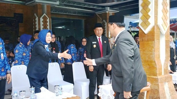 0212-Ketua-DPRD-Hj-Mery-Rukaini-