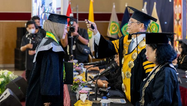 1612.UPR Kukuhkan 621 Lulusan pada Wisuda Desember 2025
