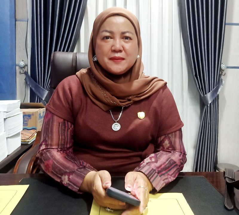 1811-Henny-Rosgiaty-Rusli