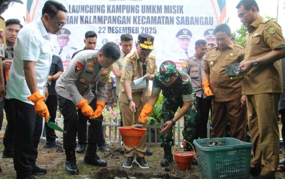 2312.Gubernur Kalteng Resmikan Kampung UMKM Misik Kalampangan untuk Perkuat Ekonomi Rakyat