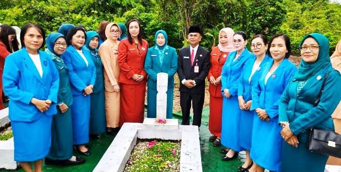 ZIARAH-TMP-PERINGATI-HARI-IBU-KE-97