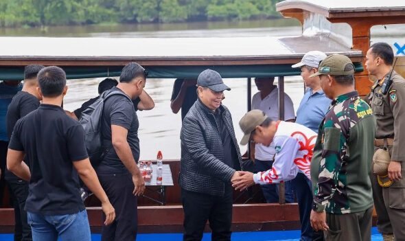 0802.Bupati Kotim Resmikan Kelotok Susur Sungai Pulau Hanibung