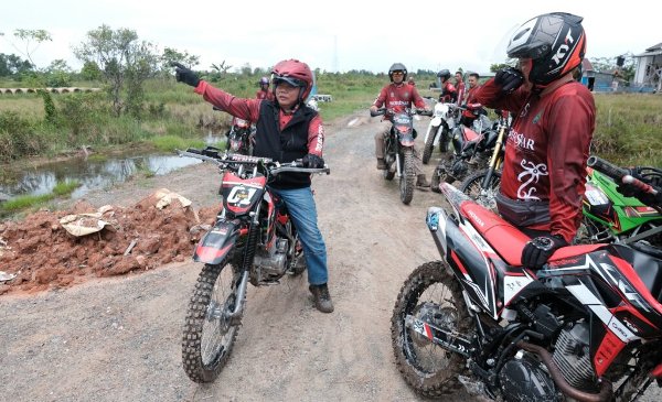 1002.Tunggangi Trail, Bupati Kapuas Cek Pembangunan di Selat dan Kapuas Hilir